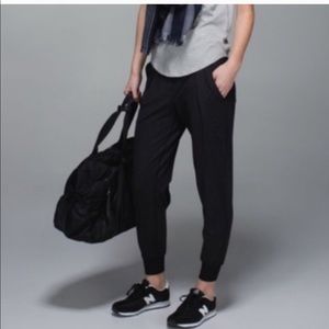 Lululemon Yoga Party Pants in size 10